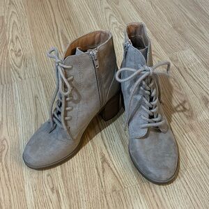 ☀️Universal thread target size 6 heeled zip up lace up booties